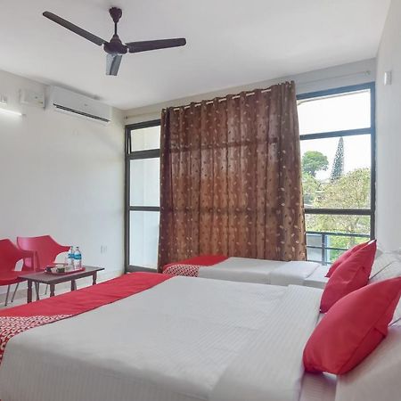Oyo 13581 Hotel Raj มาดิเครี ภายนอก รูปภาพ