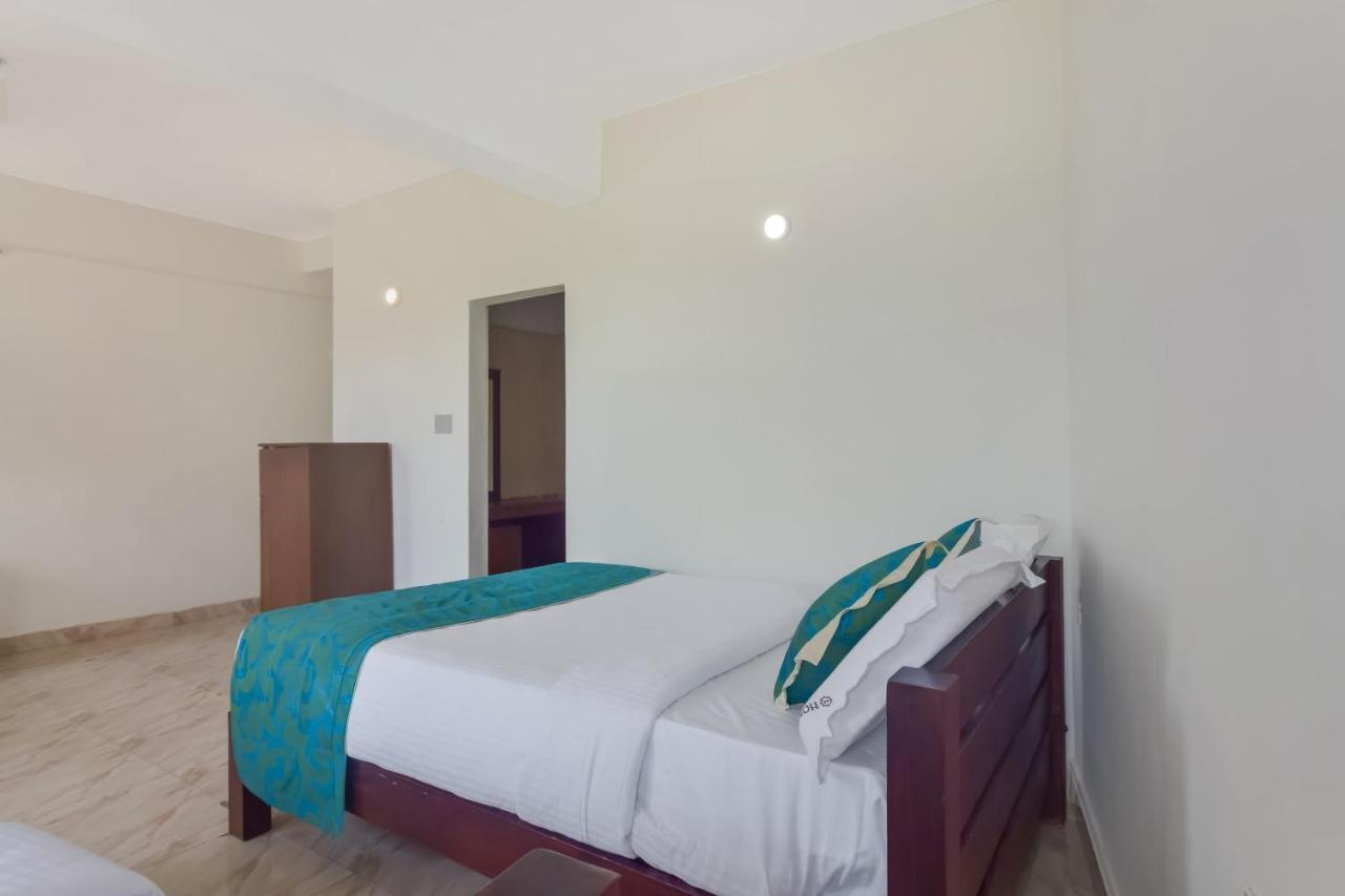 Oyo 13581 Hotel Raj มาดิเครี ภายนอก รูปภาพ