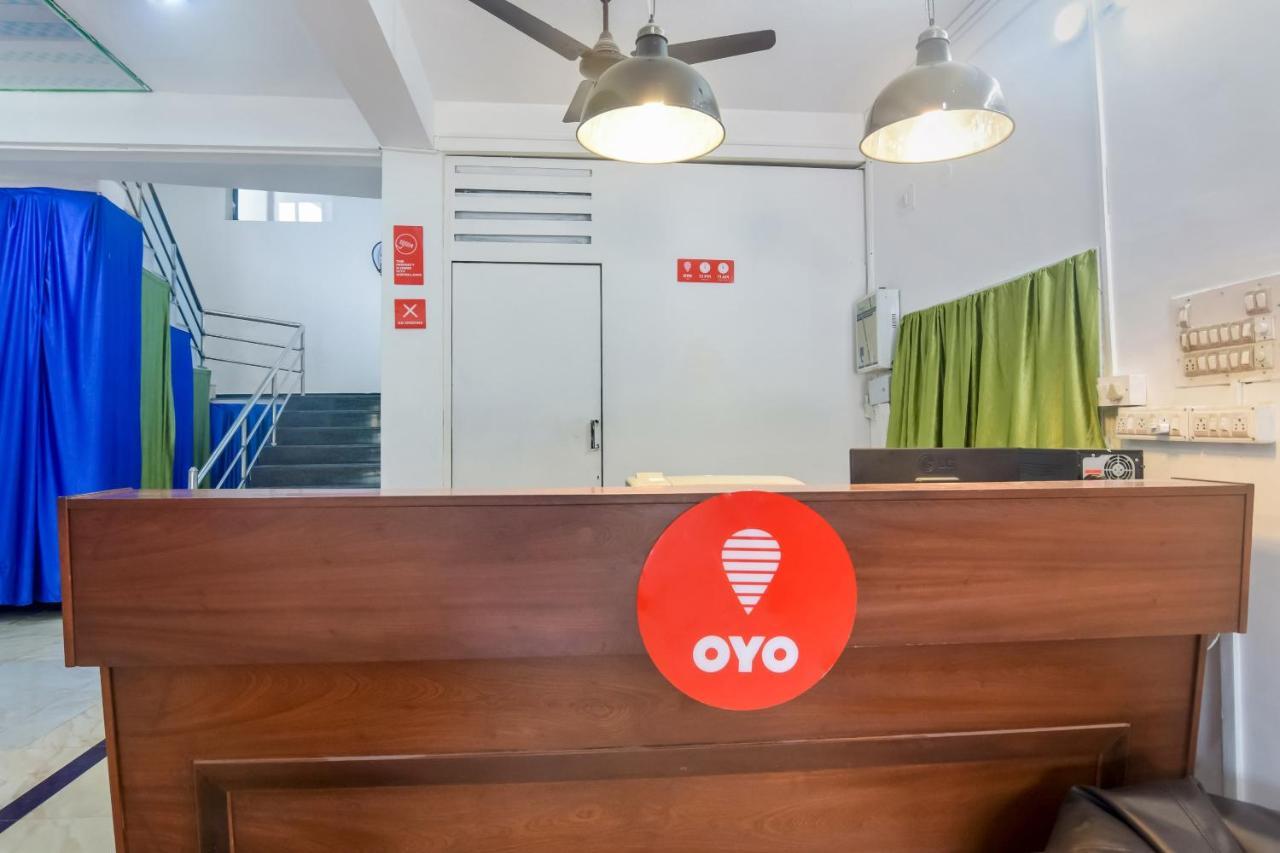 Oyo 13581 Hotel Raj มาดิเครี ภายนอก รูปภาพ