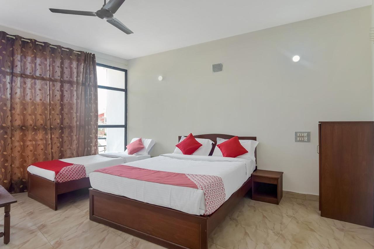 Oyo 13581 Hotel Raj มาดิเครี ภายนอก รูปภาพ