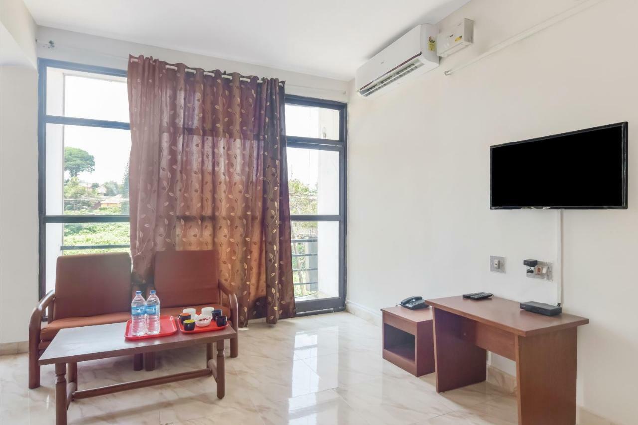 Oyo 13581 Hotel Raj มาดิเครี ภายนอก รูปภาพ